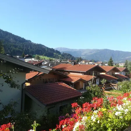 Haus Heckenrose Homestay *